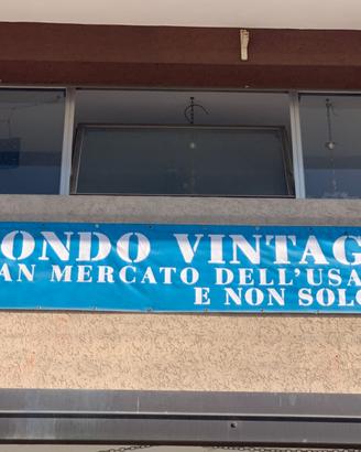 vetrina in allestimento