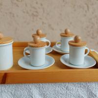 Tazzine da caffè, porta zucchero e vassoio