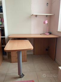 Scrivania con cassettiera e prolungamento 