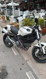Ducati Monster 696