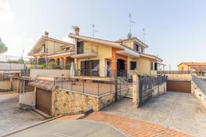 VILLA A SCHIERA D'ANGOLO A GUIDONIA MONTECELIO