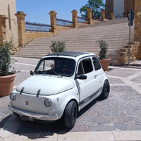 Auto d'epoca restaurata