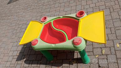 Tavolo giochi per bambini acqua e sabbia