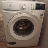 Lavatrice Electrolux 8 kg praticamente nuova 