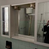 Mobiletto arredo bagno con specchiera