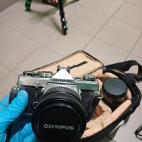 olympus om 1 con obiettivi e cavalletto