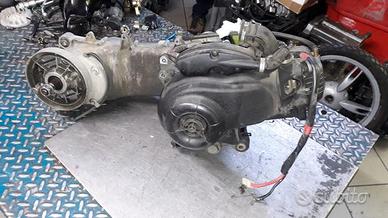 Scarabeo 50 4t : motore carburatore marmitta