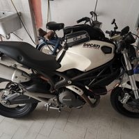 Ducati Monster 696 plus