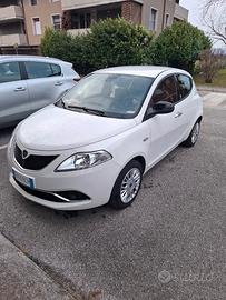 Lancia Y 2018 allestimento gold