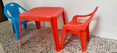 Set tavolino e 2 sedie bambini plastica