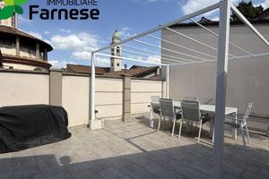 Casa indipendente di 377 m² con più di 5 locali e 