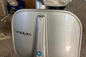 Vespa 50 special faro rettangolare del 1974, ASI