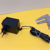 Alimentatore 220 V, uscita 9 V DC, 500 mA -