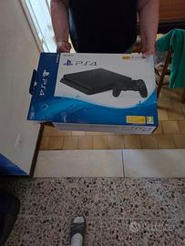 PLAYSTATION 4 SLIM