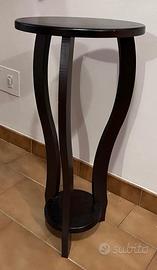 Tavolino in legno a 3 piedi – pratico e versatile