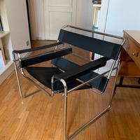 Due sedie Wassily di Marcel Breuer Made in Italy