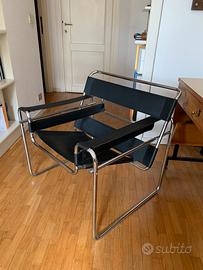 Due sedie Wassily di Marcel Breuer Made in Italy