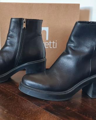 Stivaletti di pelle a tronchetto Nero