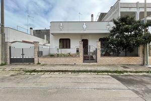 Villa di 110 m² con 4 locali a Martano