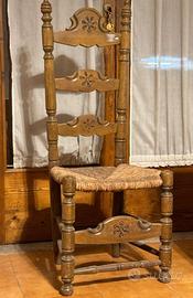 Due sedie savoiarde in legno impagliate