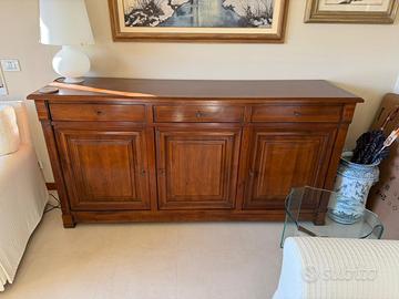 Credenza a tre ante