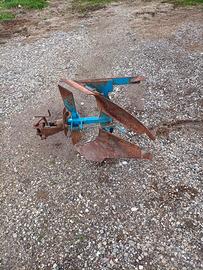 Aratro voltarecchio per motocoltivatore