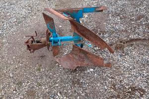 Aratro voltarecchio per motocoltivatore