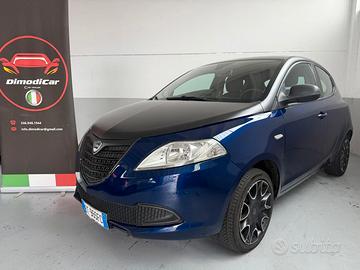 Lancia Ypsilon 1.2 69 CV 5 porte S Momodesign