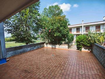Privato vende villa di testa a schiera 3 piani