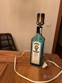 Lampada da tavolo artigianale in bottiglia di gin