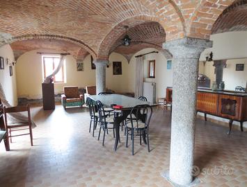 Casa 210 m2 salone circa 900 metri terreno 3 box