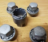 bulloni dadi antifurto Volvo V40