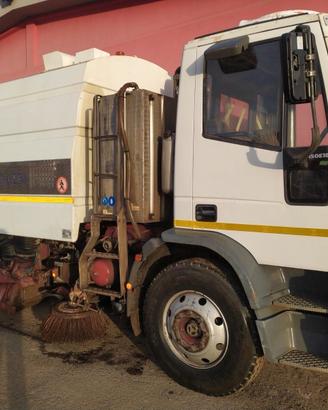 Spazzatrice Iveco Eurocargo 150E18