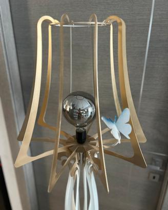 Illuminazione piantana elegante e originale