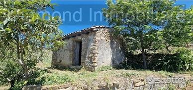 Terreno 10.000mq con rustici a Calatabiano