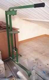 Macchina tappatrice a colonna