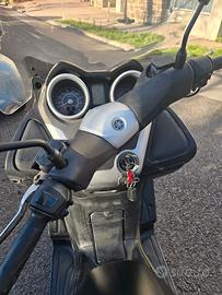 YAMAHA X-MAX 250