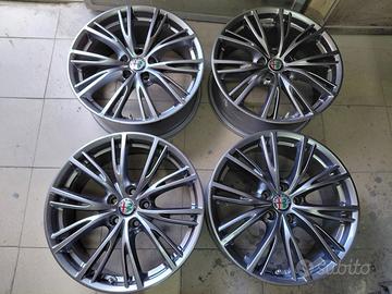 Cerchi in lega da 18 pollici ,alfa romeo Stelvio,