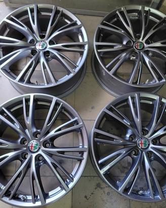 Cerchi in lega da 18 pollici ,alfa romeo Stelvio,