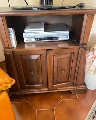 Mobile porta TV in legno con vano e ante battenti