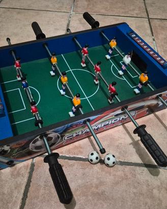 Gioco calciobalilla da tavolo