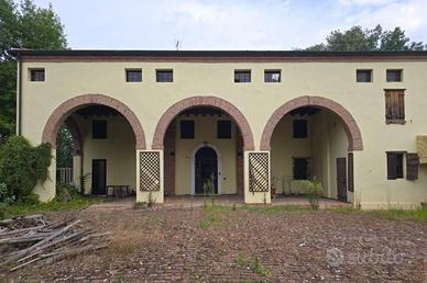 Immobile in asta di 1549 m² con più di 5 locali e 