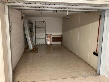 Garage 15mq. in centro, piano seminterrato