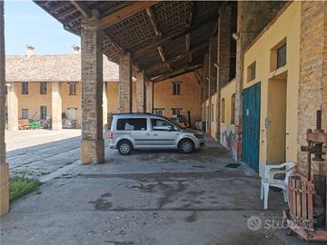 Deposito in cascina con abitazione