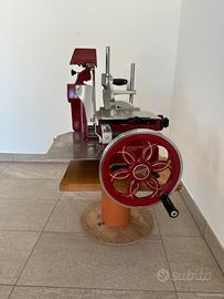 Affettatrice manuale a volano Noaw Rossa 300/10