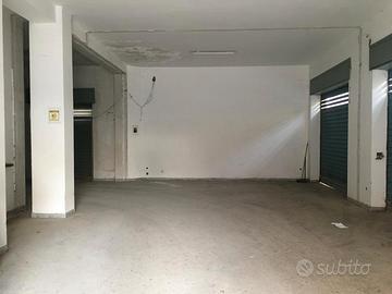 Spazioso Locale Commerciale 420 mq - Roccapiemonte