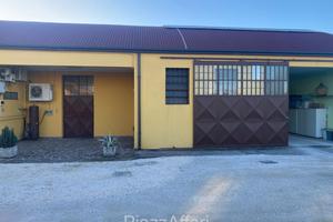 Capannone di circa 150 mq con terreno di circa 600