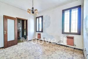 Casa indipendente di 200 m² con 4 locali e box aut