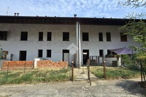 VILLA A SCHIERA A GOMBITO