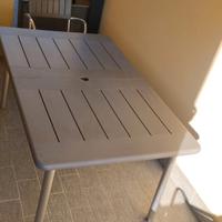 Tavolo esterno alluminio più 4 sedie 